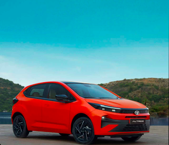2025 Tata Altroz Facelift full variant comparison - Price vs Features