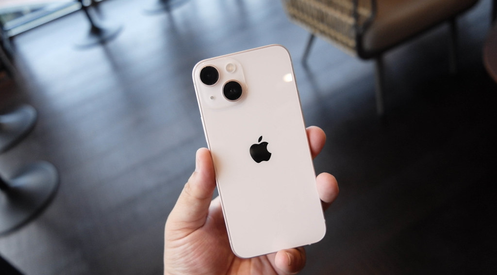 OnePlus 13s Competitors: Apple iPhone 13